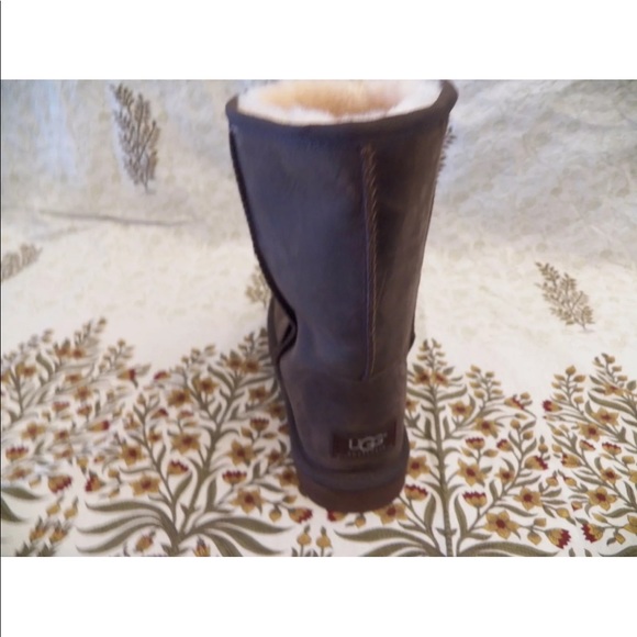 New Women UGG Classic Short Leather Brownstone - Picture 4 of 8